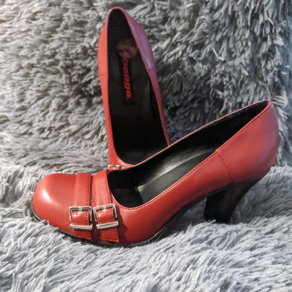 NWOT Blood Red Bongo Heels Size 8.5